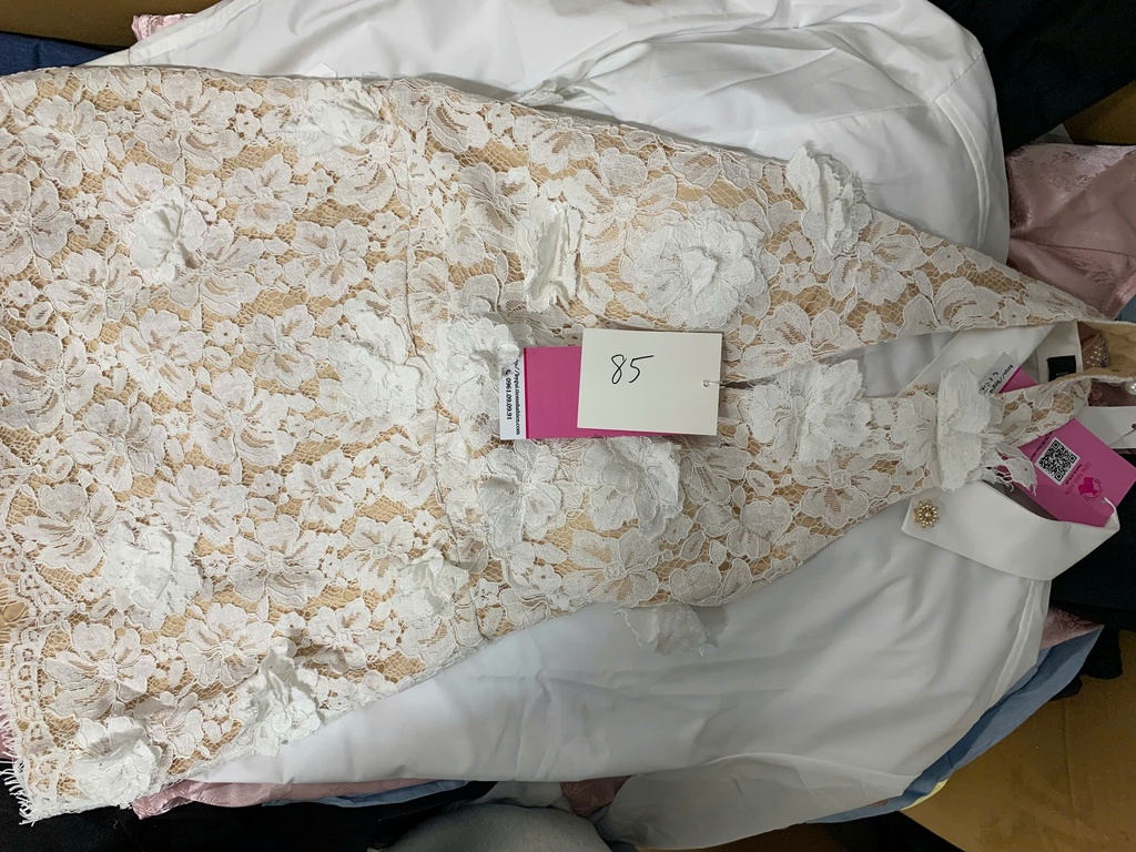 VÁY VOAN TRẮNG THUY