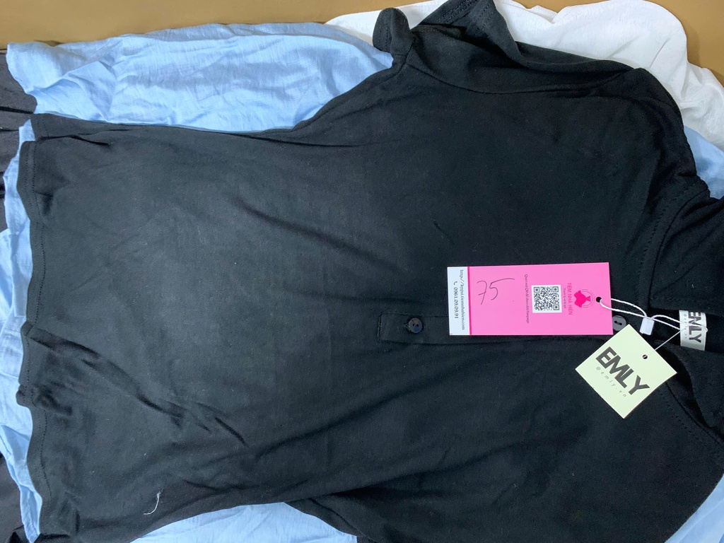 ÁO PHÔNG ĐEN CÓ CỔ THUY