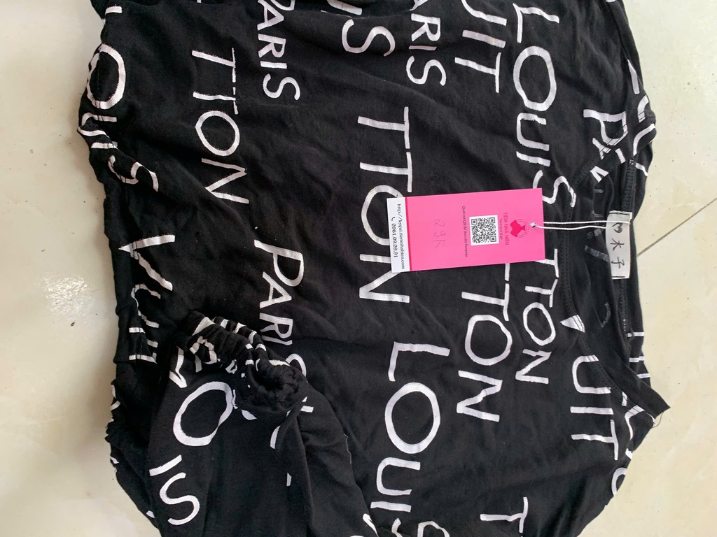 ÁO PHÔNG ĐEN CÓ CHỮ NTKDUNG