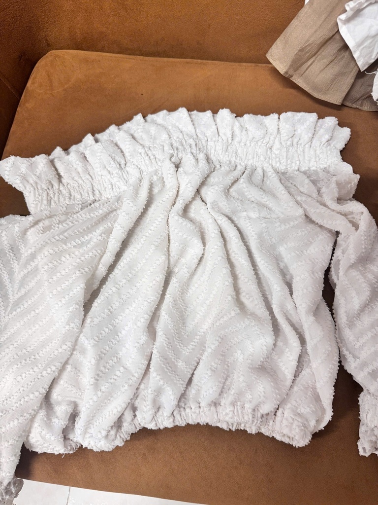 ÁO TRẮNG TRỄ VAI TRAMY