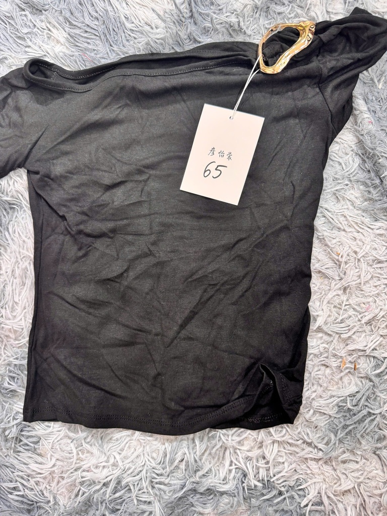 ÁO ĐEN TRỄ VAI TTTHUY