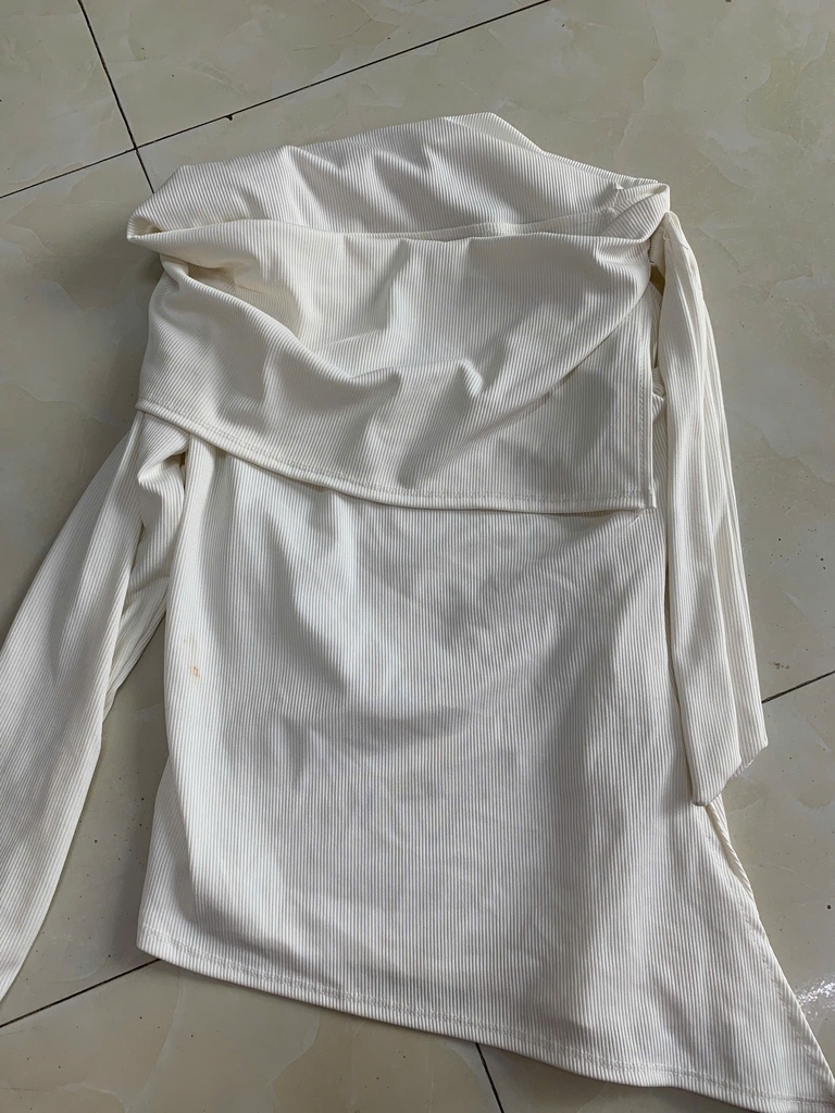 ÁO TRỄ VAI TRẮNG LINH0618