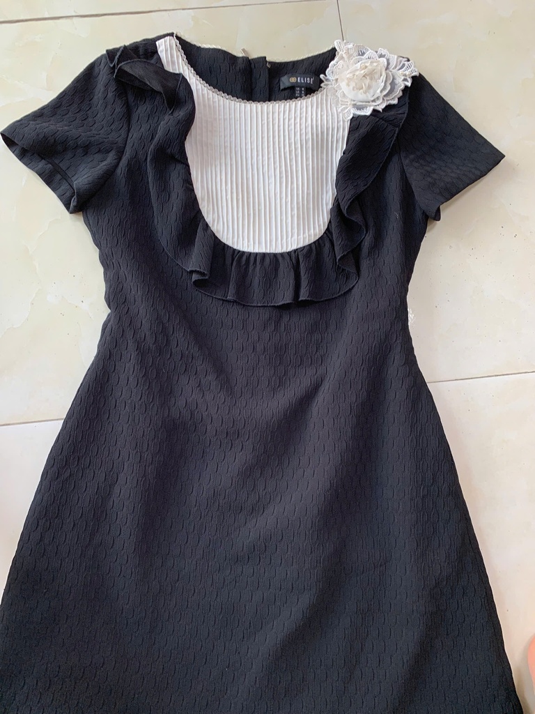 VÁY ĐEN HOA TRẮNG NTLINH