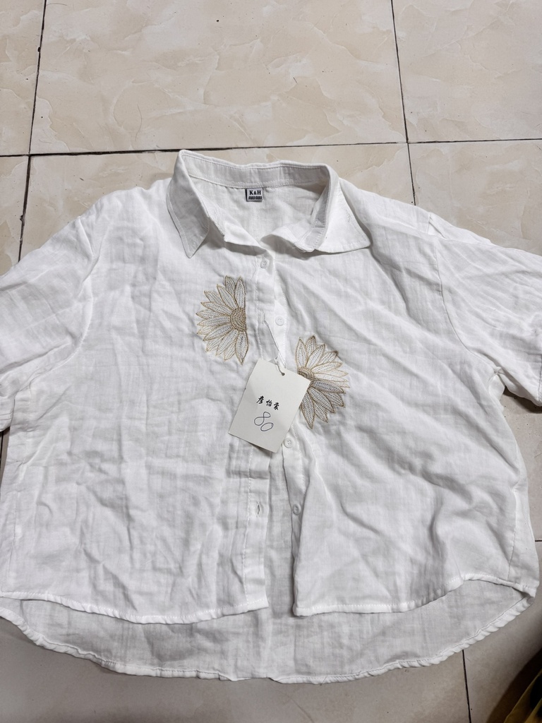 ÁO SƠMI TRẮNG HOA CÚC THUY