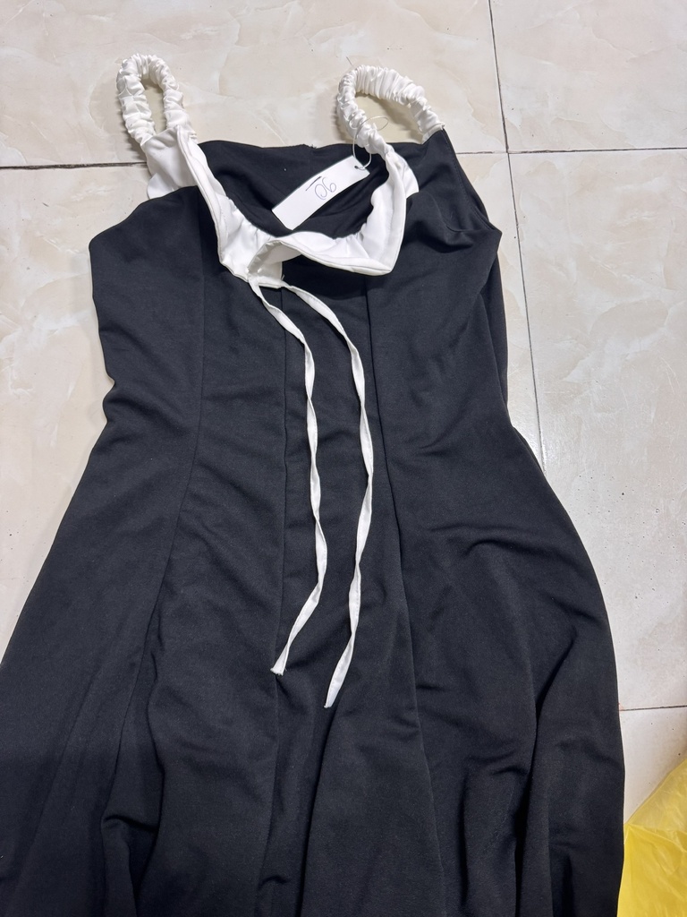 VÁY ĐEN 2 DÂY TRẮNG THUY