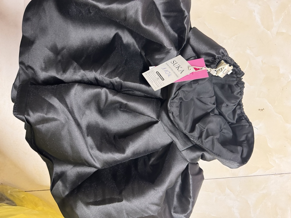 VÁY ĐEN CUP NGỰC THUY