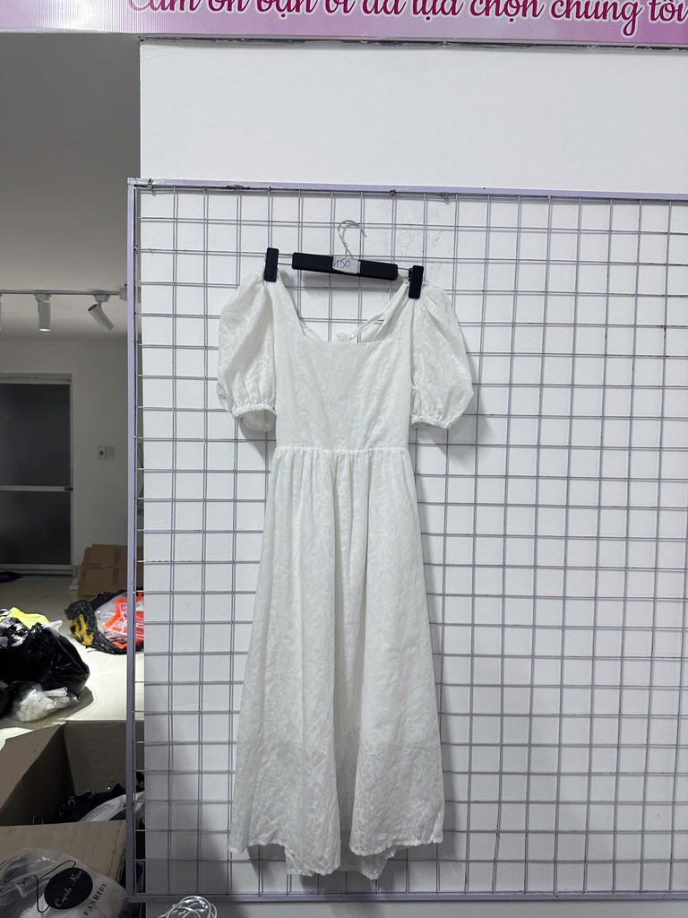 váy trắng cổ vuông tay bồng hở lưng
