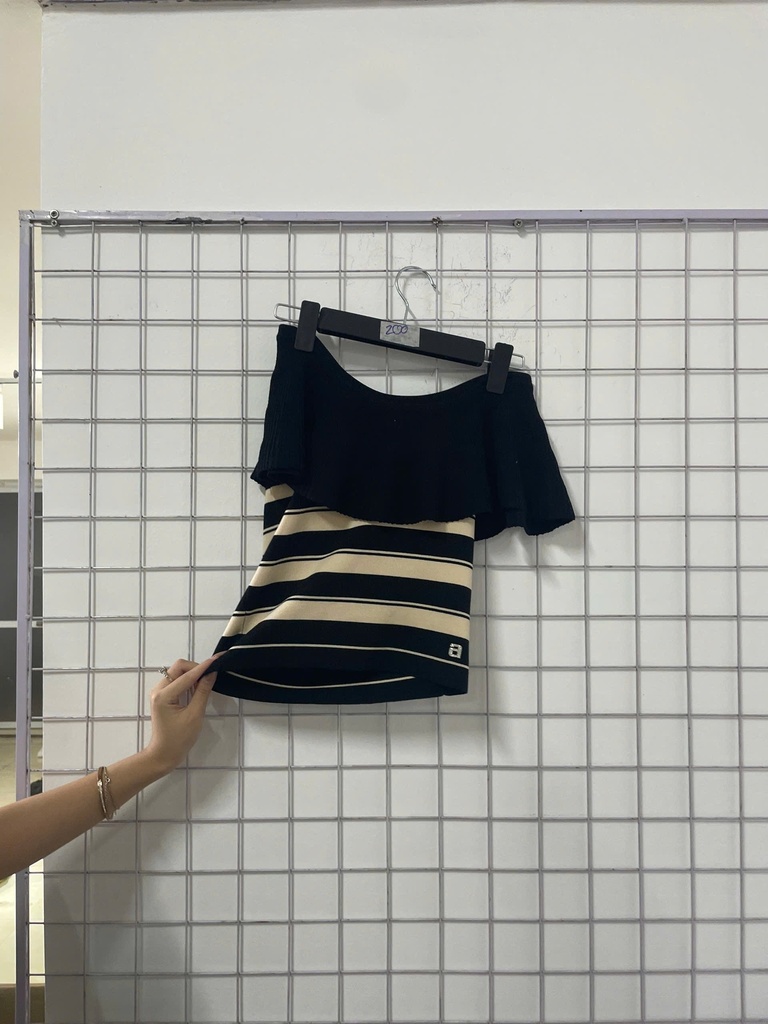 áo trễ vai cộc tay kẻ trắng đen 