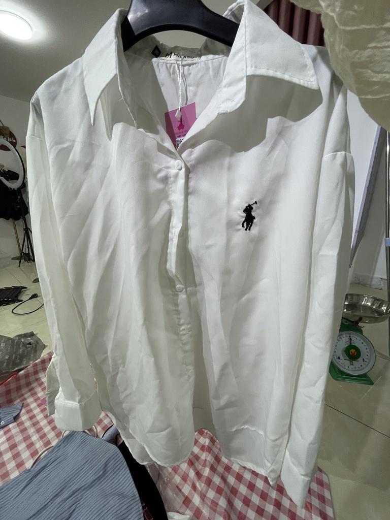 áo sơ mi trắng thêu ngựa 