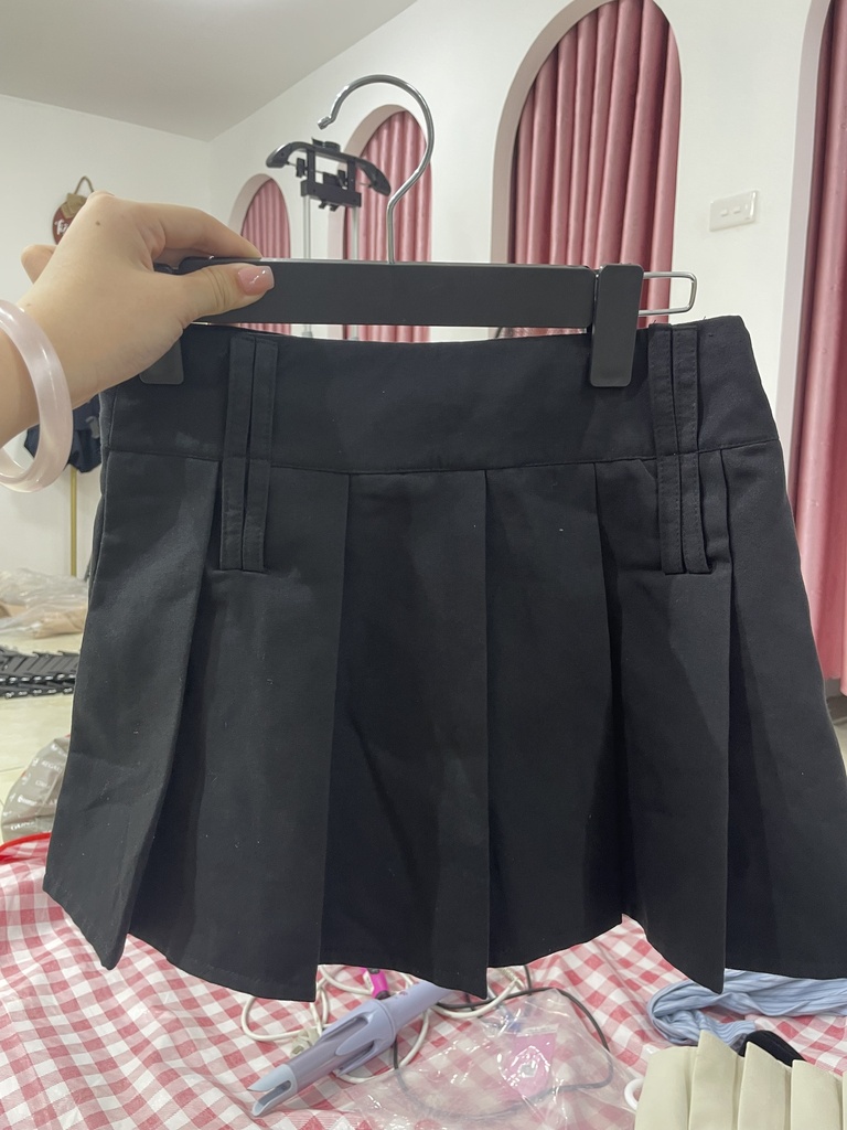 cv đen xếp ly 