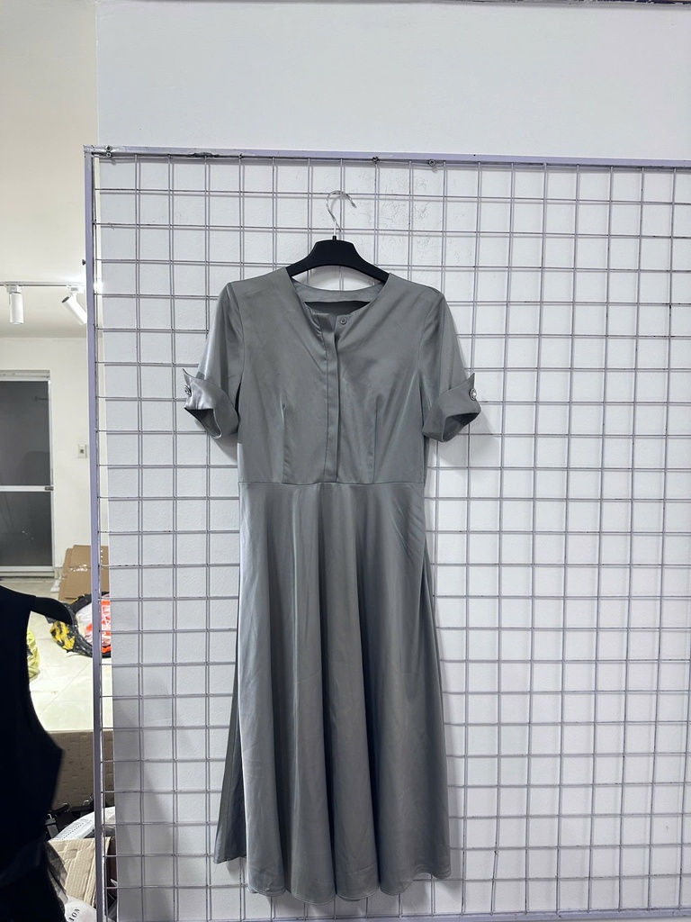 váy lụa xanh cổ tròn 