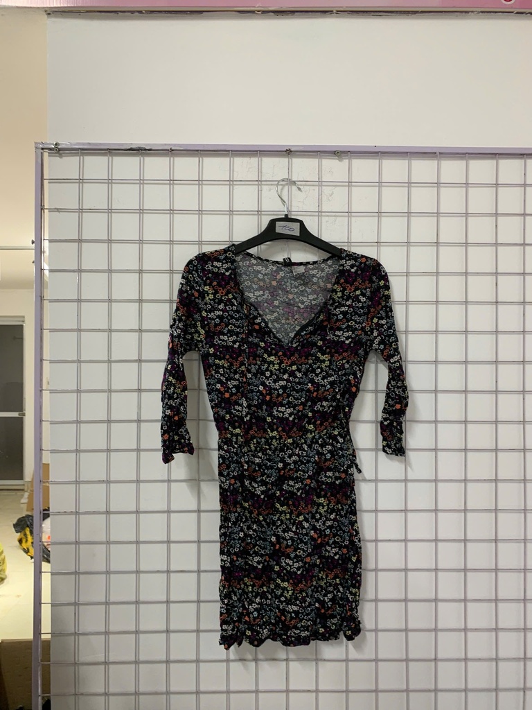 váy đen dài tay hoa nhí cổ tim 