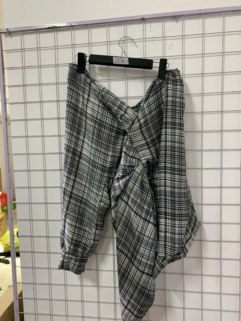 váy kiểu dài tay kẻ sọc trắng đen 