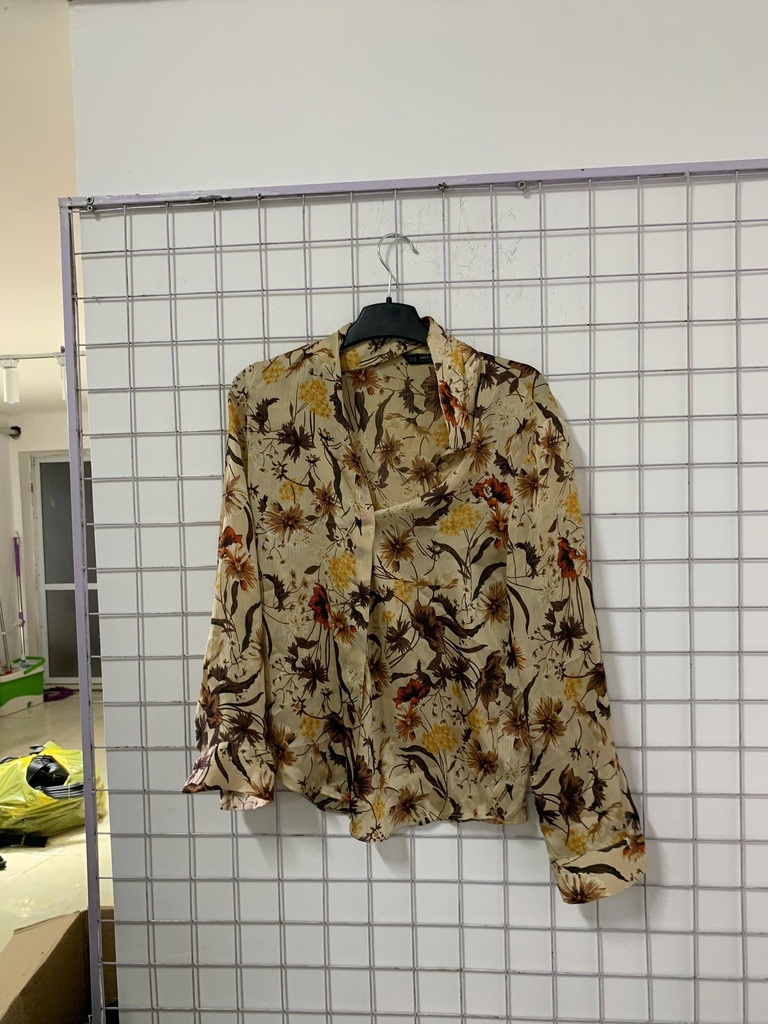 áo sơ mi be hoạ tiết lá 