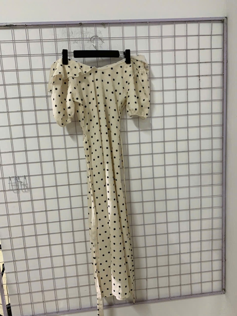 váy trắng chấm bi 