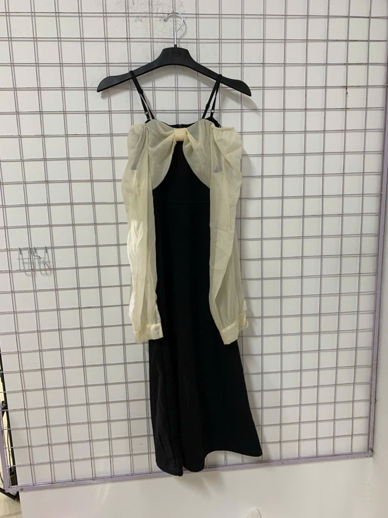 váy đen tay kem nơ