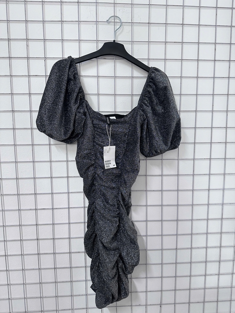 váy đen lấp lánh