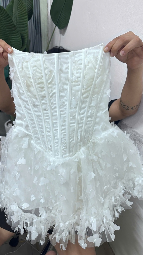 VÁY CÚP TRẮNG 