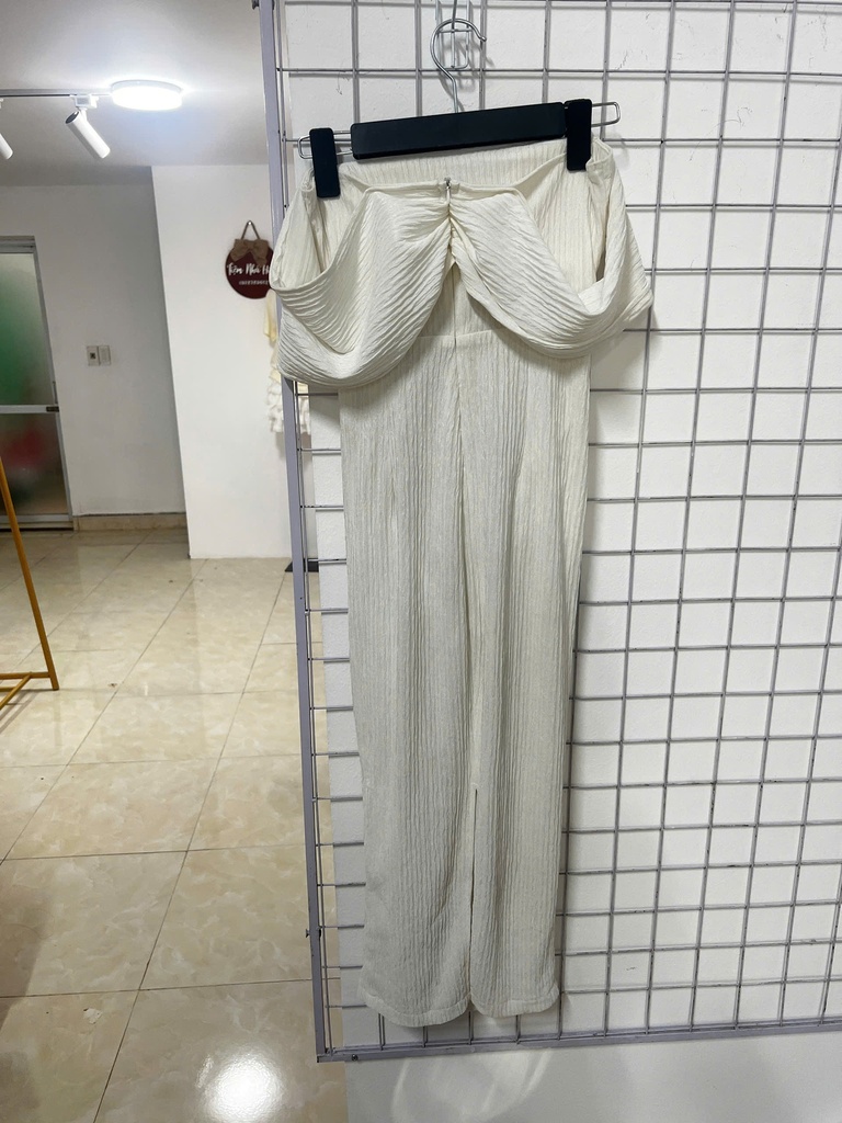 VÁY TRẼ VAI TRẮNG