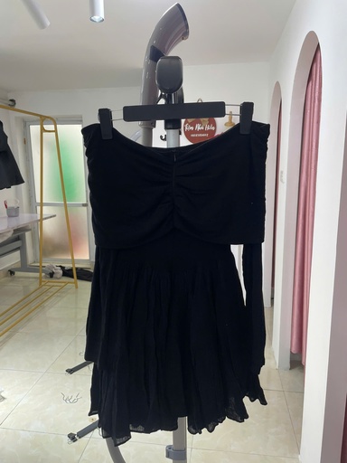 VÁY TRỄ VAI ĐEN TAY DÀI