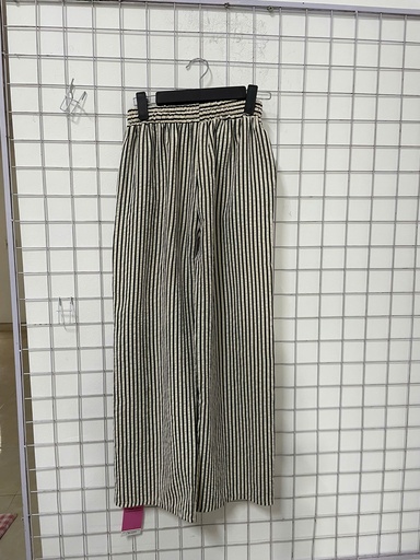 quần kem sọc đen