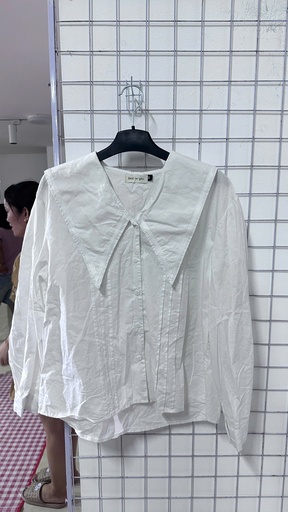 sơ mi trắng cổ tam, giác