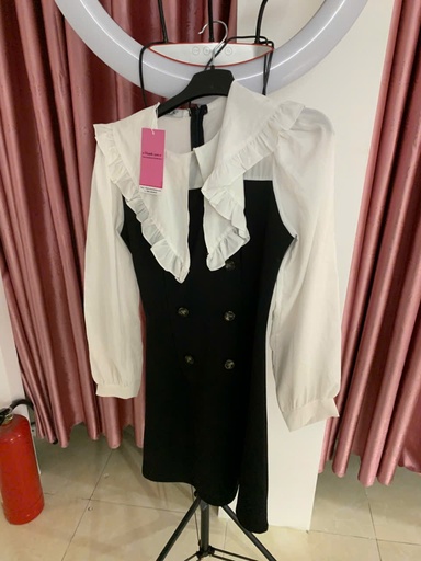 váy đen phối tay trắng