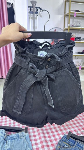 quần sooc đen zara