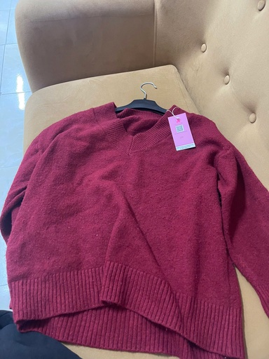 áo len đỏ cổ tim 