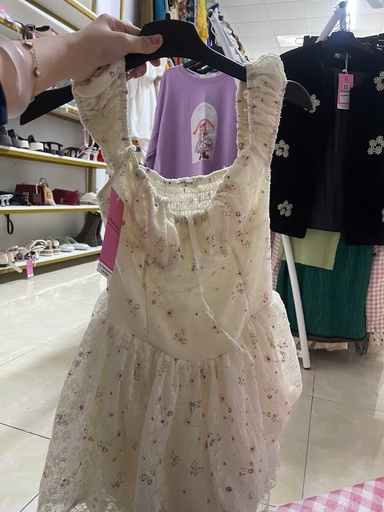 váy 2 dây kem hoa nhí 