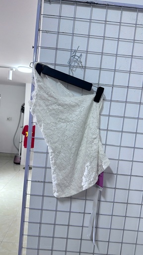 áo lệch vai trắng