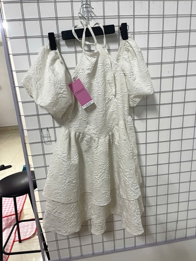 váy trắng hoa nổi