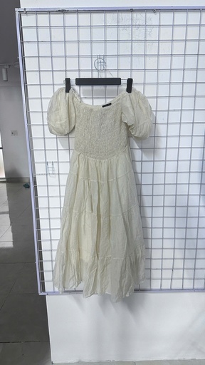 váy kem trễ vai voan