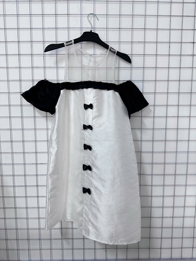 váy trễ vai trắng nơ đen 