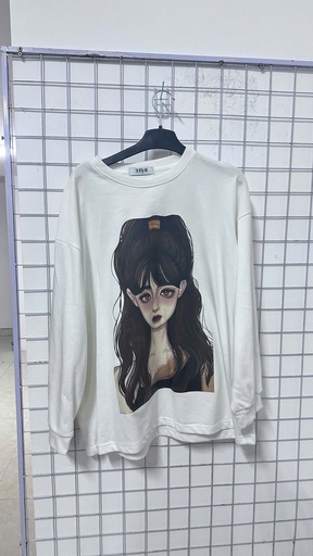 áo swt trắng cô gái