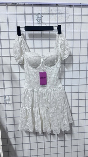 váy trắng cổ vuông tay bồng