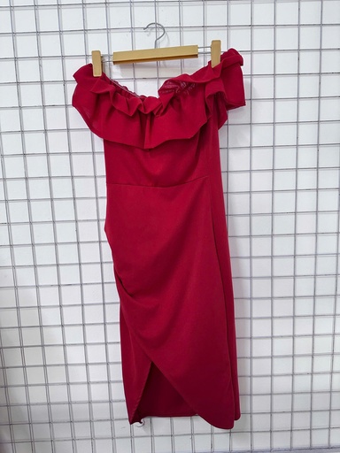 váy đỏ trễ vai