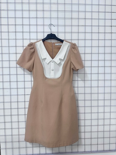 váy kem cổ trắng