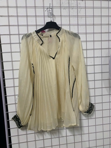 áo sơ mi xếp ly kem