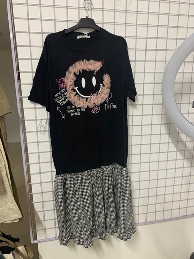 váy đen phối cv kẻ