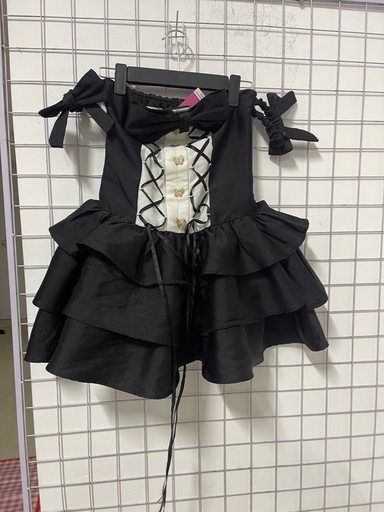 váy đen phối trắng