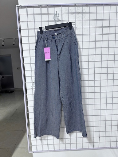 quần xuông kẻ sọc