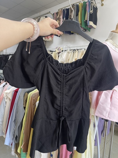 áo crt đen tay bồng nhúm eo