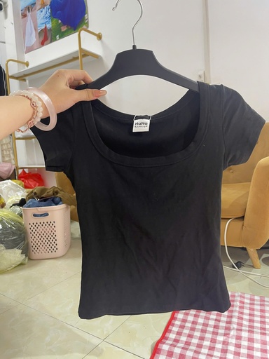 áo đen crt cộc tay 