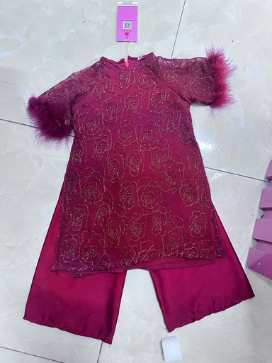 ad bé đỏ tay lông