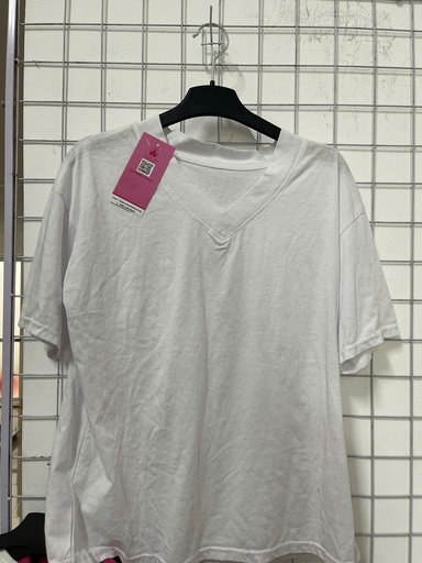 áo phông trắng cổ tim 