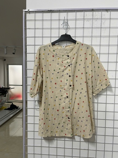 áo phông kem chấm bi sắc màu 