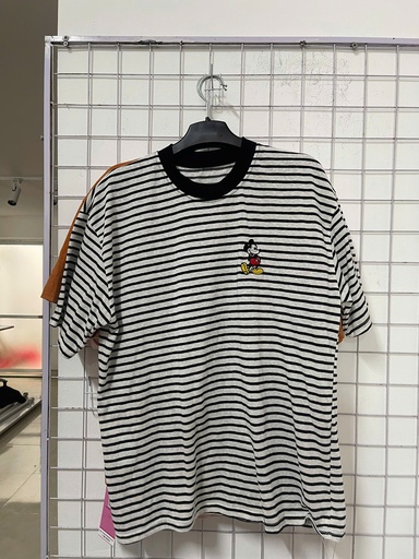 áo phông trắng kẻ đen 