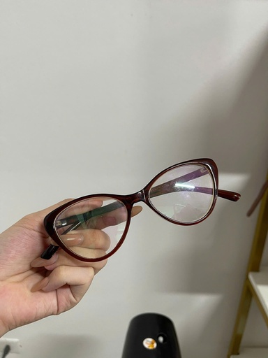 kính mắt mèo nâu