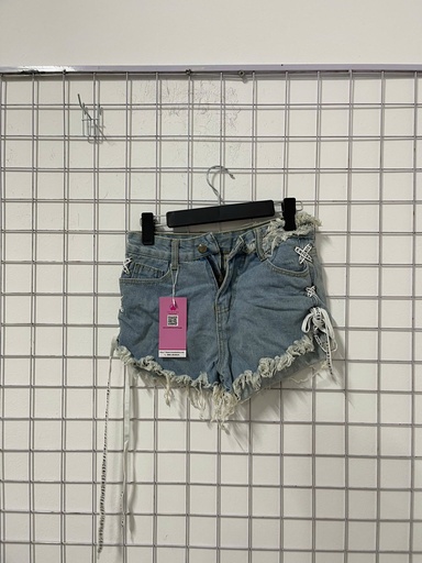 quần sooc xanh rách